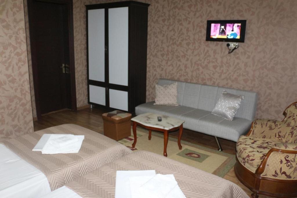 Hotel Albatros Batumi Bagian luar foto