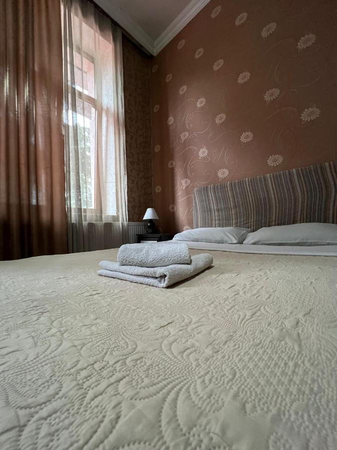 Hotel Albatros Batumi Bagian luar foto